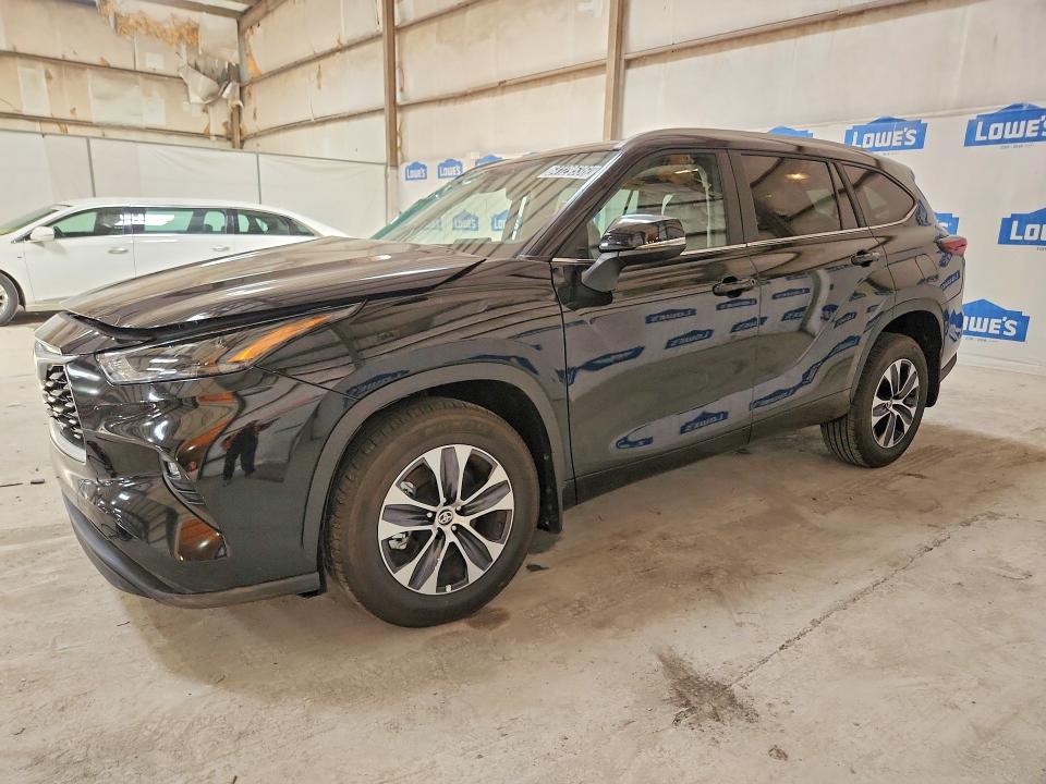TOYOTA HIGHLANDER 2026 with VIN 5TDKDRBH1TS611158 - Photo from auction