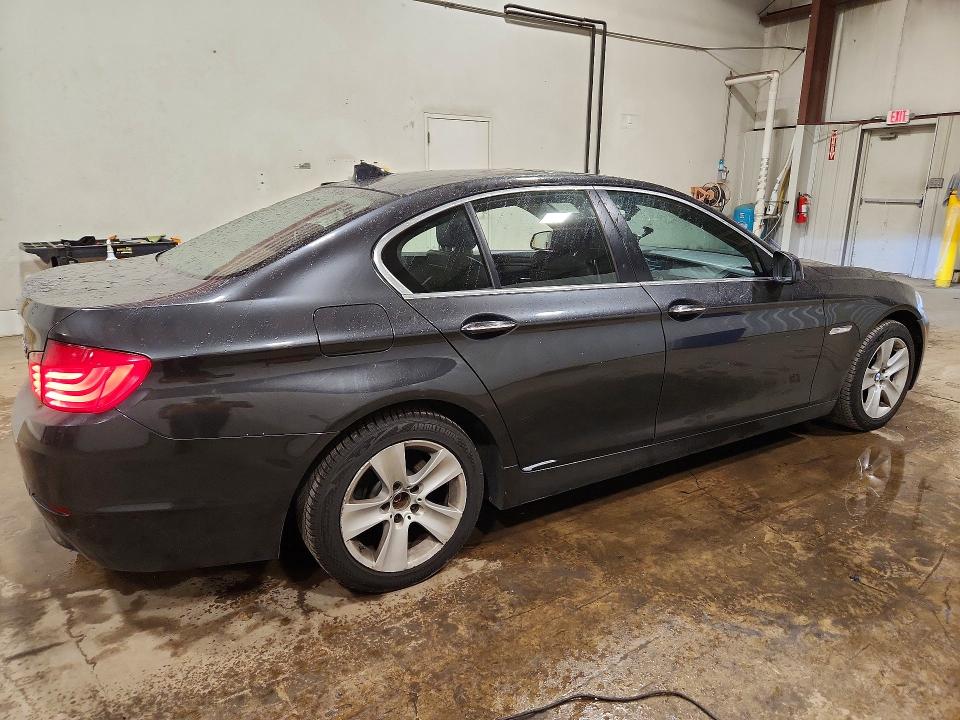 صورة رقم 3 من المزاد - 2013 BMW 528 مع VIN WBAXH5C56DD110008