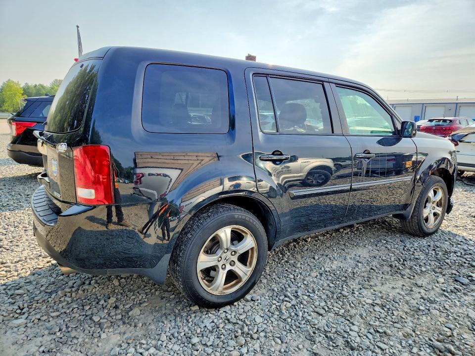 Photo 3 from auction – 2015 HONDA PILOT with VIN 5FNYF4H55FB011935