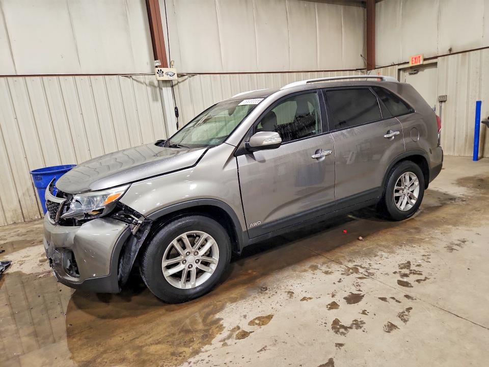 KIA SORENTO 2014 with VIN 5XYKTCA66EG549773 - Photo from auction