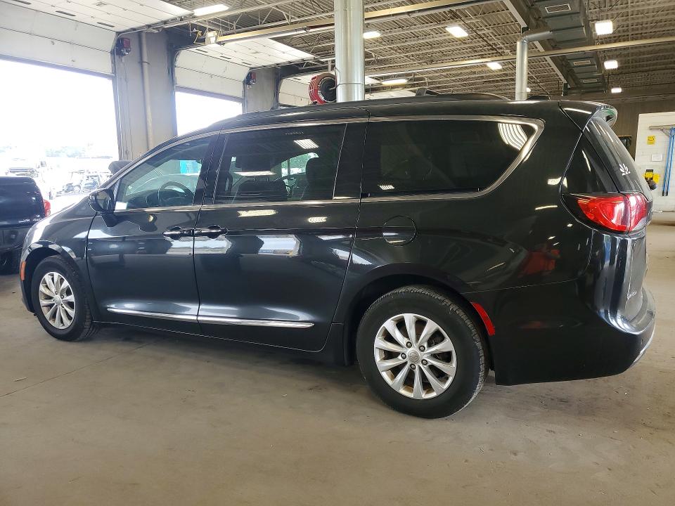Photo 2 from auction – 2017 CHRYSLER PACIFICA with VIN 2C4RC1BG2HR759135