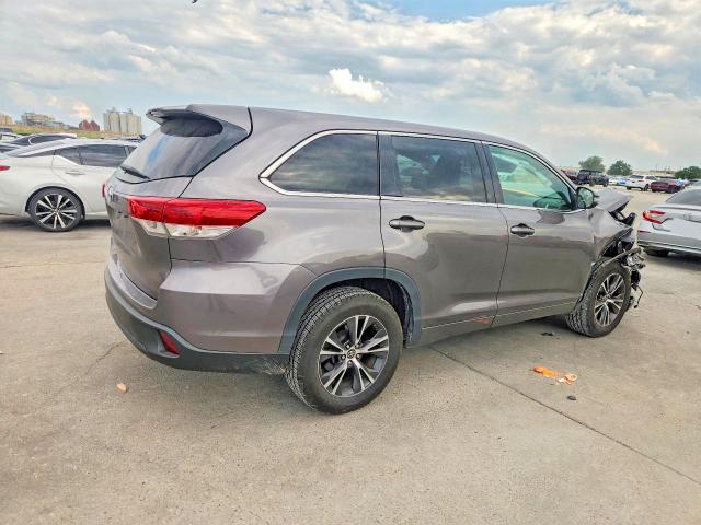 Photo 3 from auction – 2018 TOYOTA HIGHLANDER with VIN 5TDZARFH6JS035338