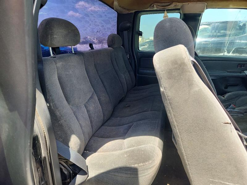 Photo 10 from auction – 2004 CHEVROLET SILVERADO with VIN 1GCEC19VX4Z213637