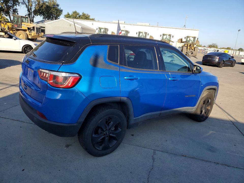Photo 3 from auction – 2018 JEEP COMPASS with VIN 3C4NJDBB1JT394525