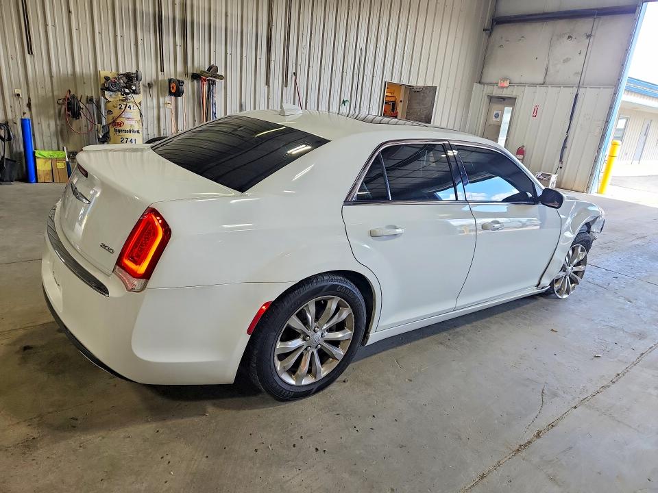 Foto 3 de la subasta – 2015 CHRYSLER 300 con VIN 2C3CCARG3FH808393