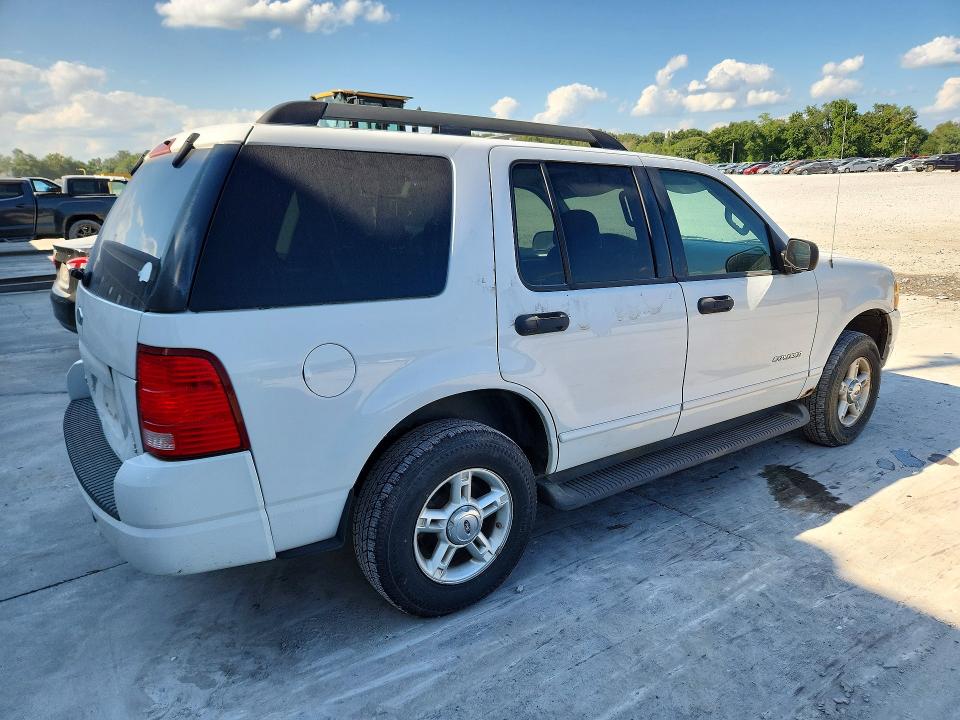 Photo 3 from auction – 2005 FORD EXPLORER with VIN 1FMZU73E05ZA17696