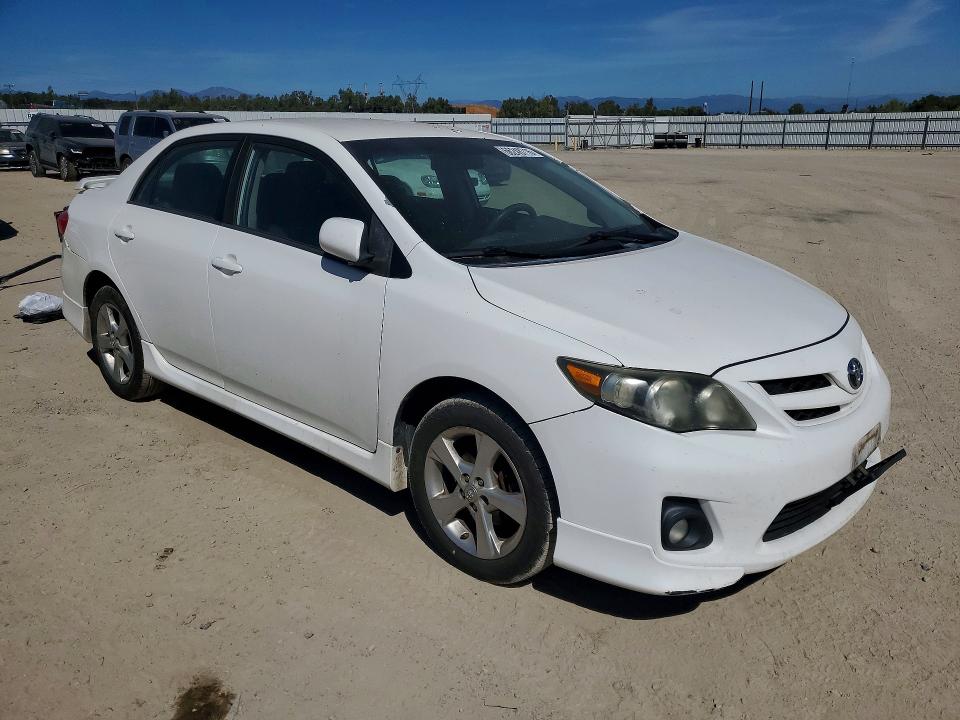 Photo 4 from auction – 2013 TOYOTA COROLLA with VIN 5YFBU4EE8DP136106