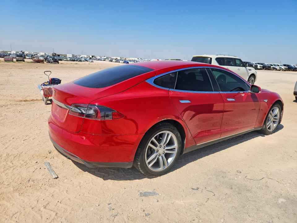 Zdjęcie 3 z aukcji – 2013 TESLA MODEL S z VIN 5YJSA1AC4DFP10191