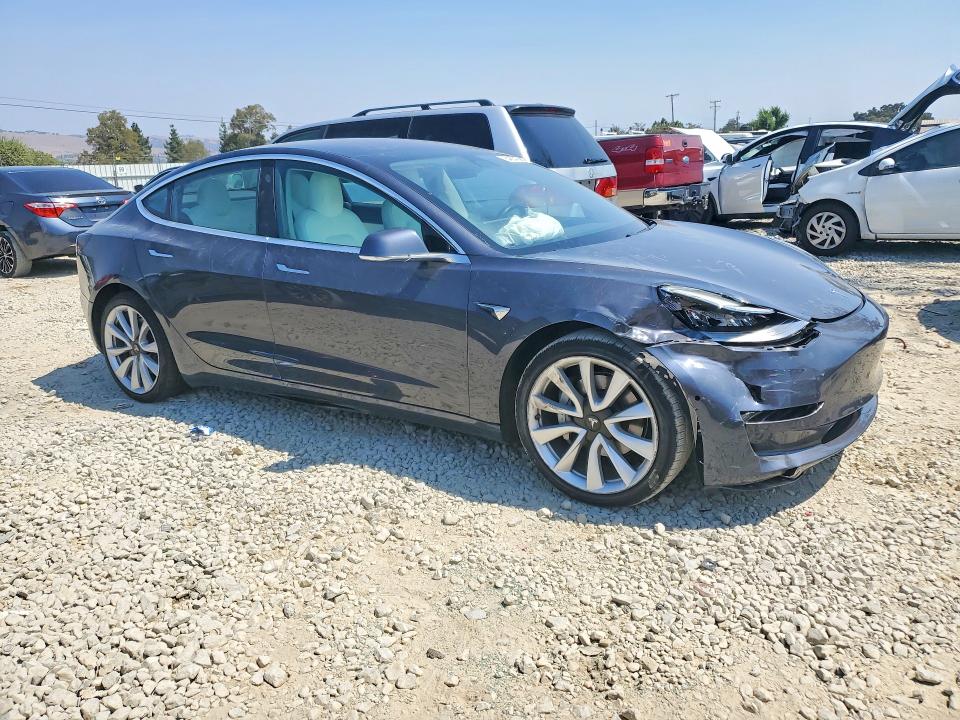 Photo 4 from auction – 2018 TESLA MODEL 3 with VIN 5YJ3E1EB8JF111848