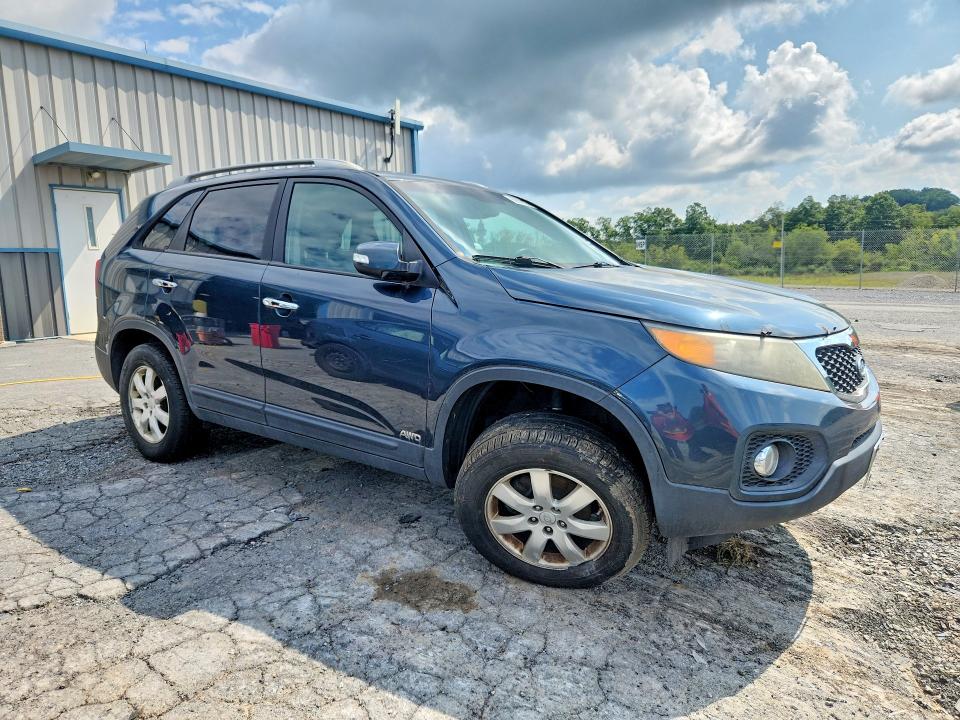 Photo 4 from auction – 2011 KIA SORENTO with VIN 5XYKTCA19BG141543