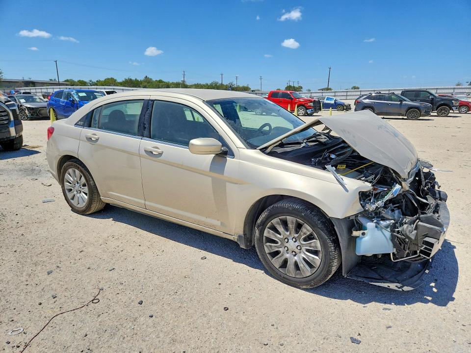 Photo 4 from auction – 2013 CHRYSLER 200 with VIN 1C3CCBAB8DN618745