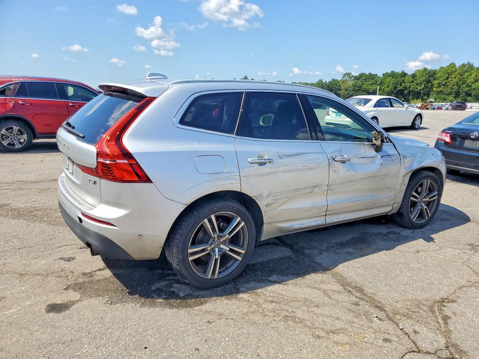 Photo 3 from auction – 2018 VOLVO XC60 with VIN LYV102RK9JB109937