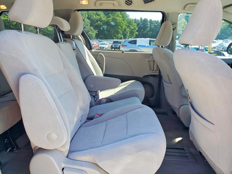 Photo 11 from auction – 2018 TOYOTA SIENNA with VIN 5TDKZ3DC2JS932039