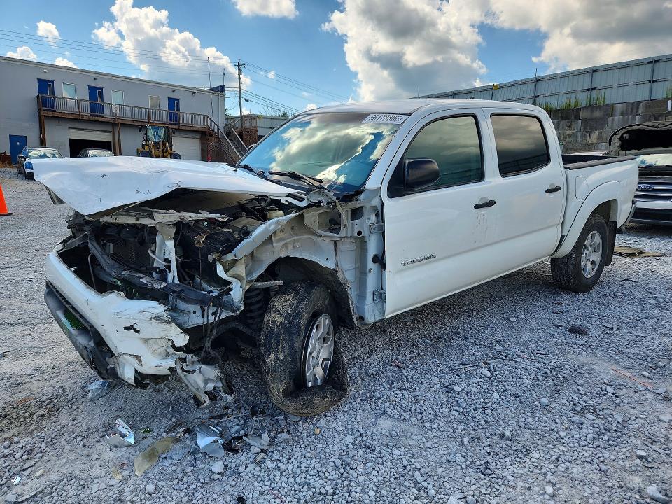 TOYOTA TACOMA 2015 con VIN 3TMLU4EN5FM182880 - Foto de la subasta