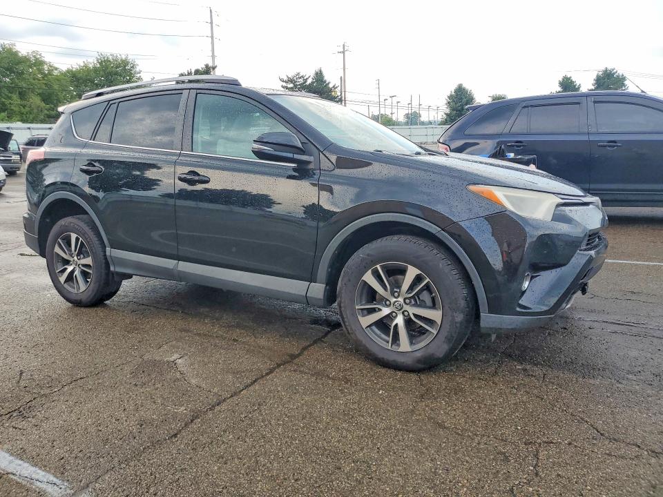 Photo 4 from auction – 2018 TOYOTA RAV4 with VIN 2T3WFREV6JW445776