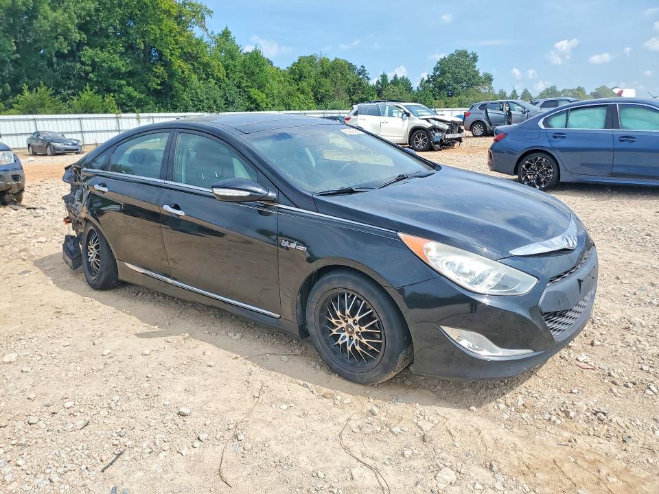 Photo 4 from auction – 2014 HYUNDAI SONATA with VIN KMHEC4A44EA107927