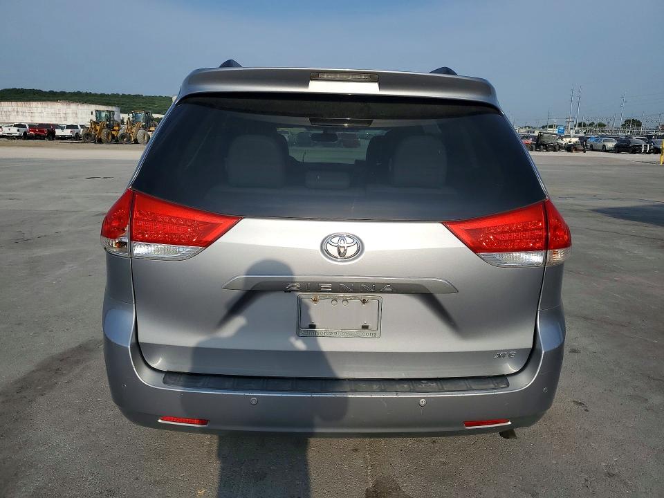 Photo 6 from auction – 2012 TOYOTA SIENNA with VIN 5TDYK3DC2CS267757