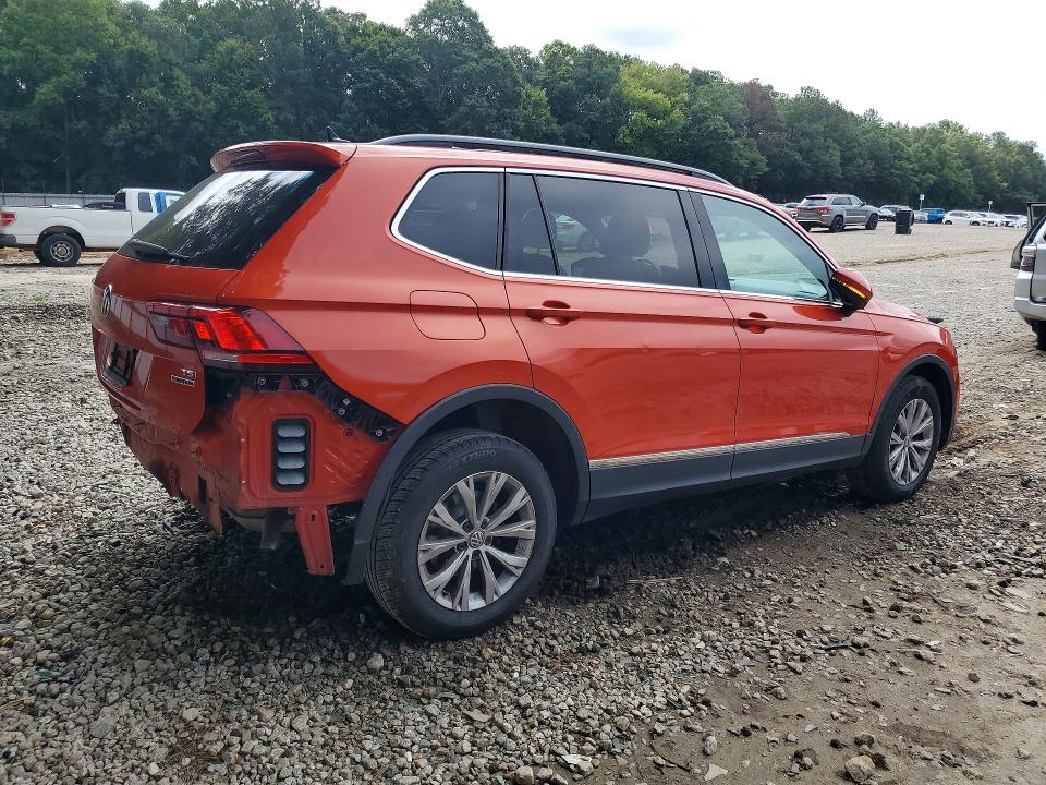 Photo 3 from auction – 2018 VOLKSWAGEN TIGUAN with VIN 3VV2B7AX2JM185062