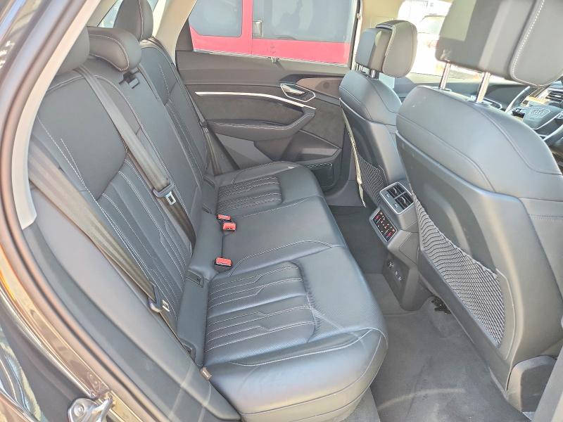 Photo 11 from auction – 2019 AUDI E-TRON with VIN WA1VABGE3KB022561