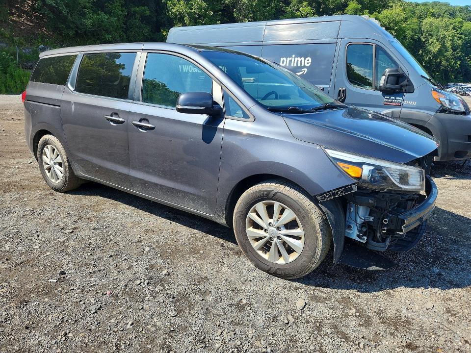 Photo 4 from auction – 2017 KIA SEDONA with VIN KNDMB5C17H6300883