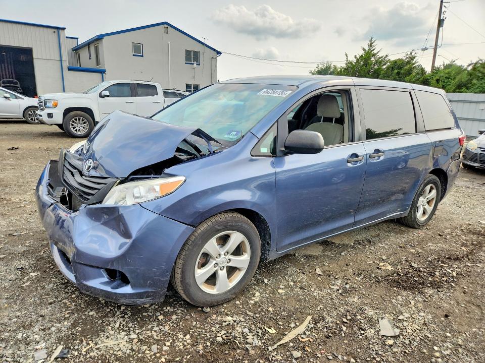 2015 TOYOTA SIENNA - Търг №64288786