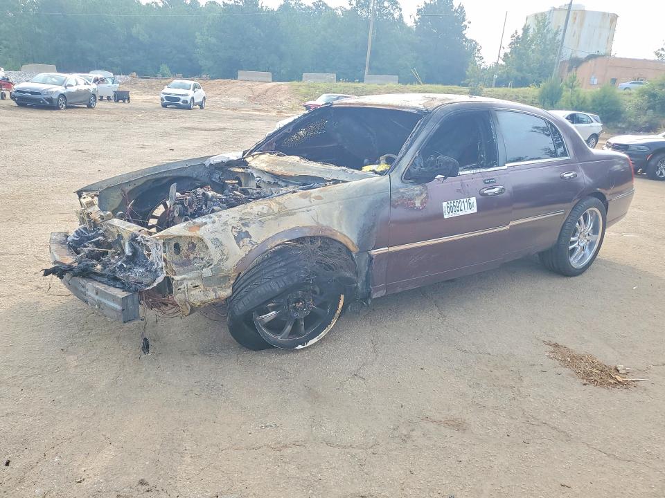 2006 LINCOLN TOWN CAR