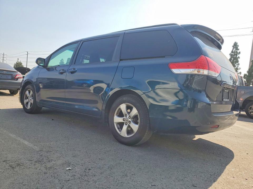 Фото 2 с аукциона – 2012 TOYOTA SIENNA с VIN 5TDKK3DC1CS273183