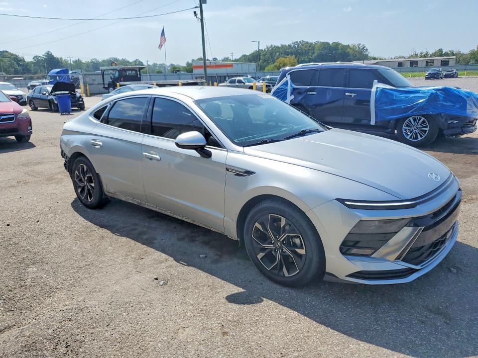 Photo 4 from auction – 2025 HYUNDAI SONATA with VIN KMHL64JA4SA435672