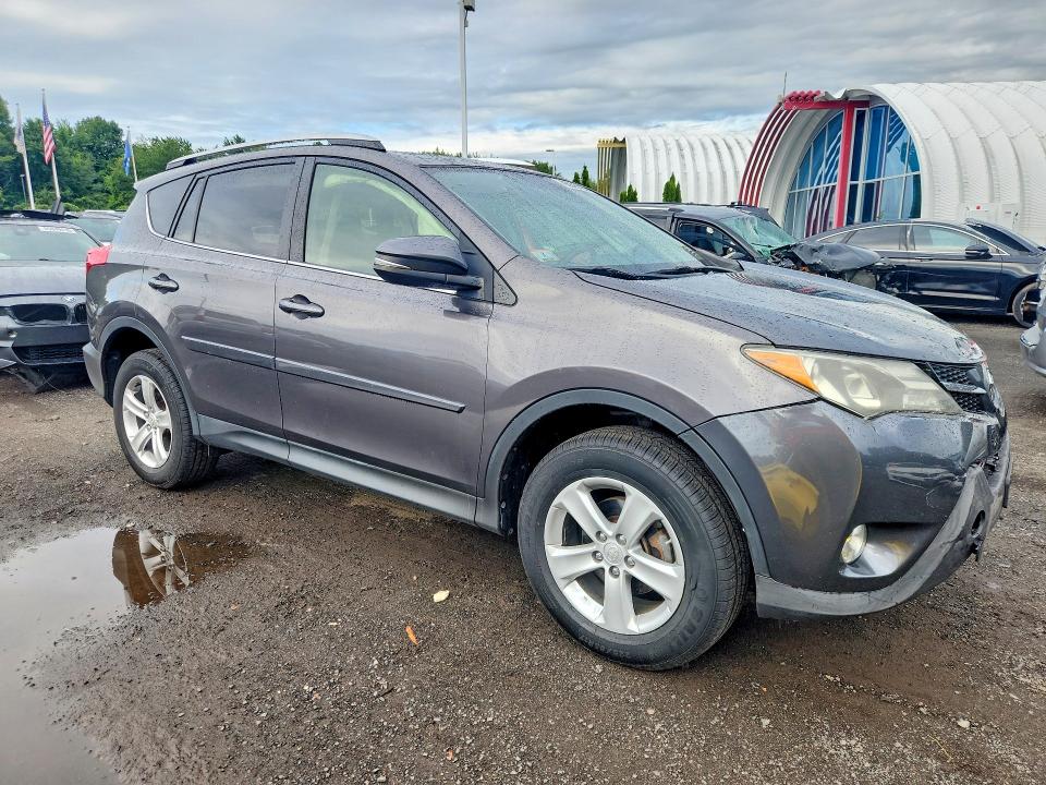 Photo 4 from auction – 2013 TOYOTA RAV4 with VIN JTMRFREV0D5002595