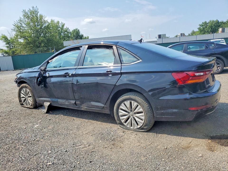 Photo 2 from auction – 2019 VOLKSWAGEN JETTA with VIN 3VWCB7BU7KM242877