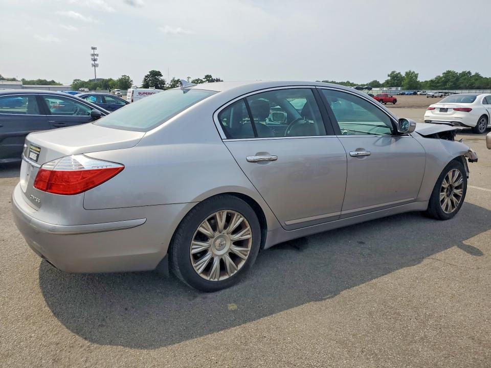 Photo 3 from auction – 2011 HYUNDAI GENESIS with VIN KMHGC4DE0BU130547