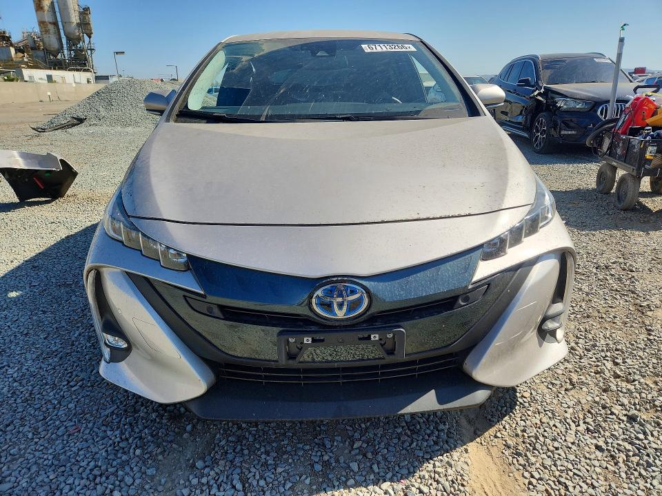 Photo 5 from auction – 2017 TOYOTA PRIUS PRIME with VIN JTDKARFP1H3067506