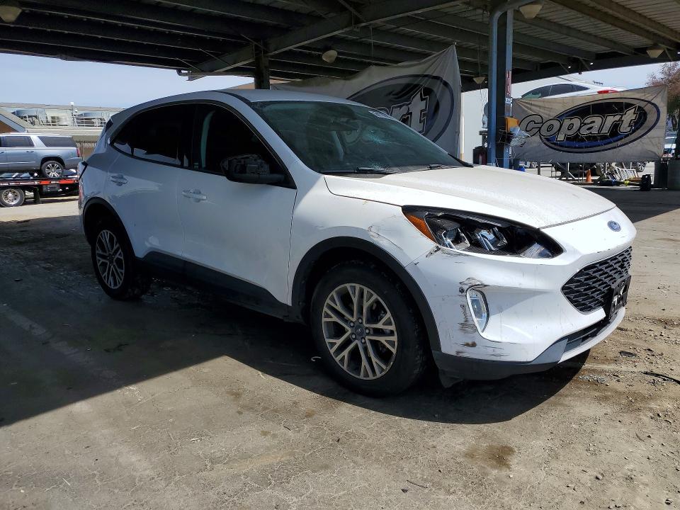 Photo 4 from auction – 2022 FORD ESCAPE with VIN 1FMCU9H92NUA44229