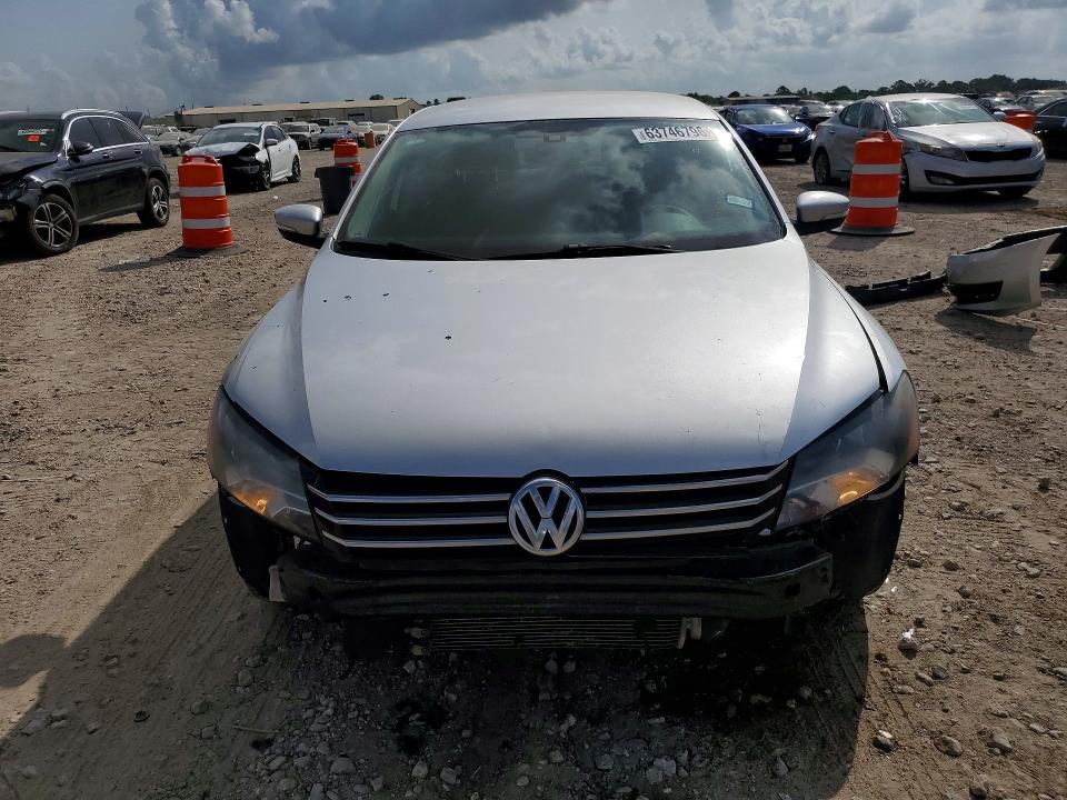 Photo 5 from auction – 2015 VOLKSWAGEN PASSAT with VIN 1VWAT7A31FC002731