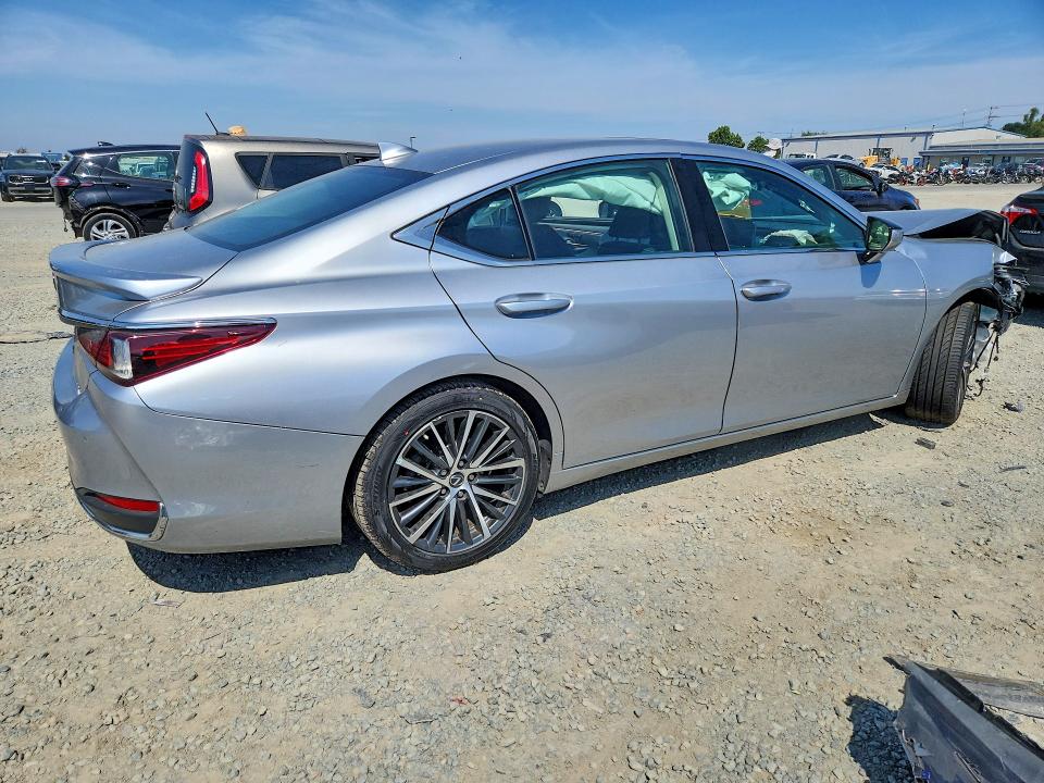 Photo 3 from auction – 2023 LEXUS ES 300H with VIN 58ADA1C15PU033950
