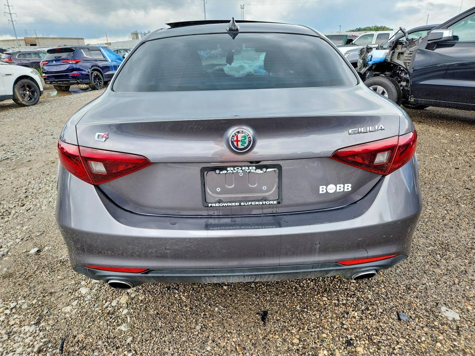 Photo 6 from auction – 2018 ALFA ROMEO GIULIA with VIN ZARFAEDNXJ7563985
