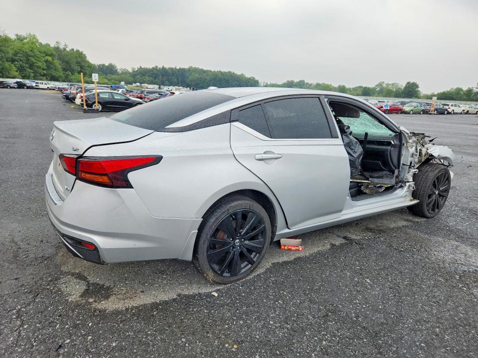 Photo 3 from auction – 2021 NISSAN ALTIMA with VIN 1N4BL4CW7MN308644