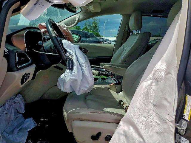 Photo 7 from auction – 2017 CHRYSLER PACIFICA with VIN 2C4RC1EG7HR821754