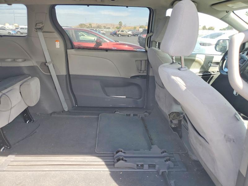 Photo 11 from auction – 2019 TOYOTA SIENNA with VIN 5TDKZ3DC2KS013286