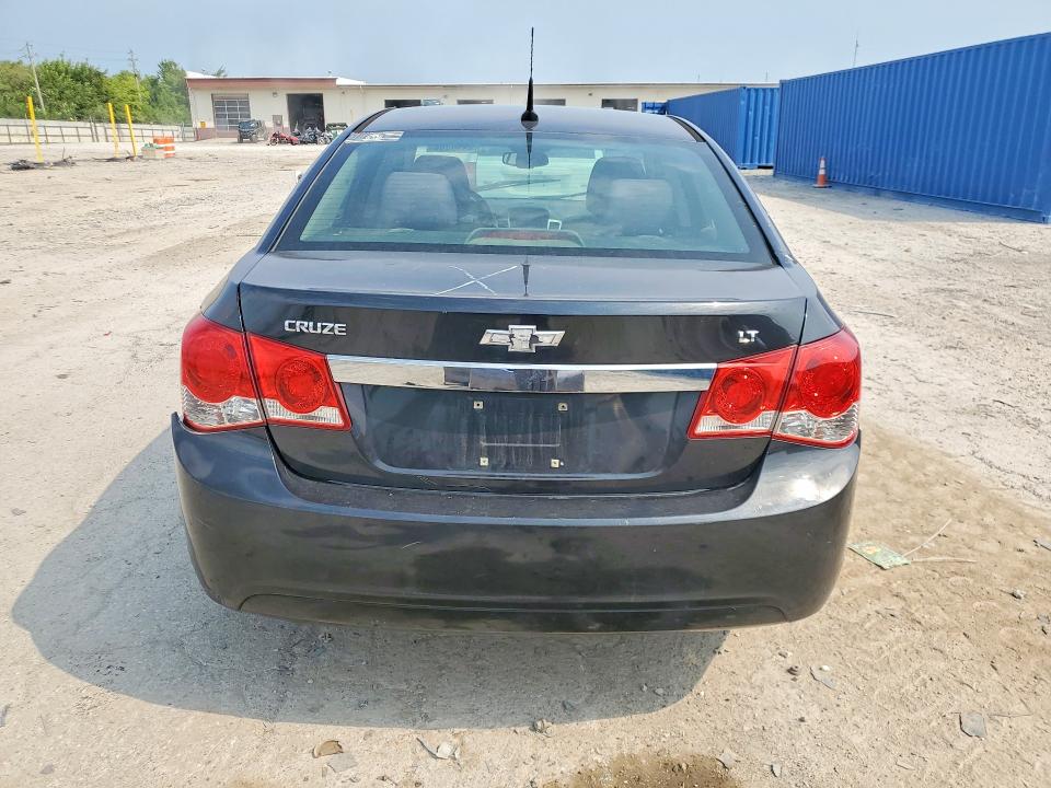 Photo 6 from auction – 2014 CHEVROLET CRUZE with VIN 1G1PC5SB8E7196665
