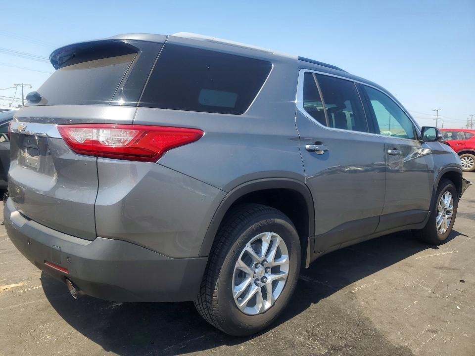 Photo 3 from auction – 2018 CHEVROLET TRAVERSE with VIN 1GNERGKW2JJ249943