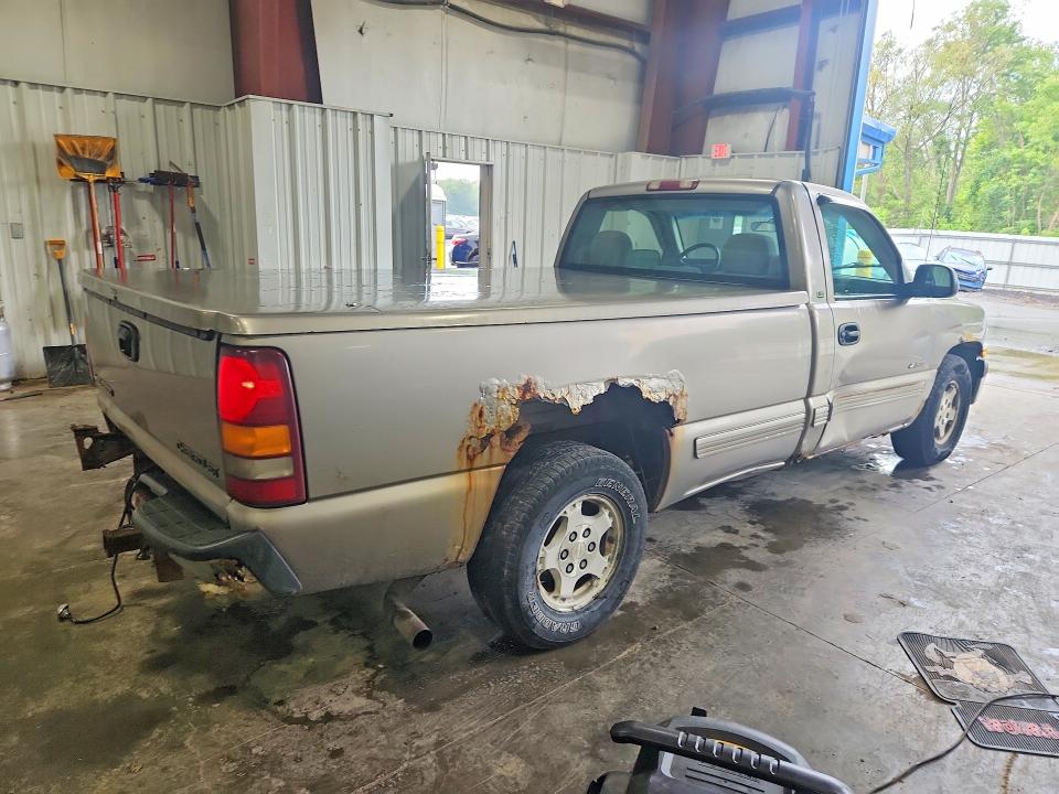 Photo 3 from auction – 2000 CHEVROLET SILVERADO with VIN 1GCEC14T1YE334737