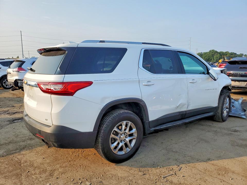 Photo 3 from auction – 2018 CHEVROLET TRAVERSE with VIN 1GNERGKW2JJ201780