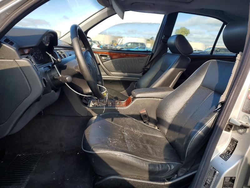 Photo 7 from auction – 2000 MERCEDES-BENZ E with VIN WDBJF65J8YB090763