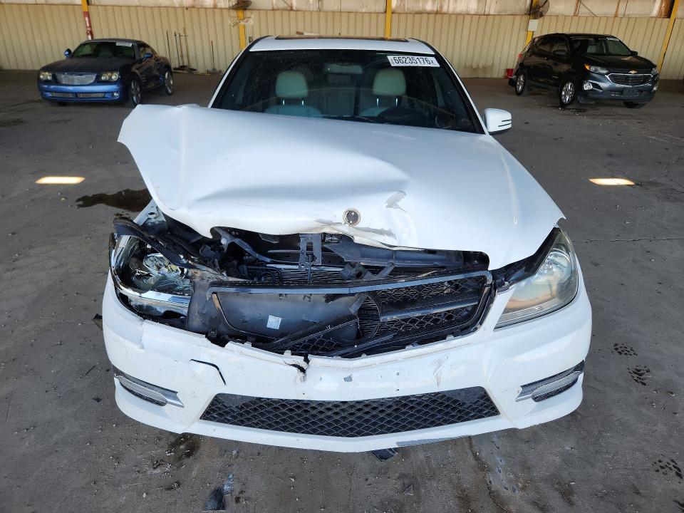 Photo 5 from auction – 2013 MERCEDES-BENZ C with VIN WDDGF4HB5DA784580