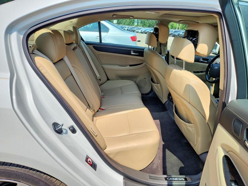 Photo 10 from auction – 2010 HYUNDAI GENESIS with VIN KMHGC4DF7AU106091