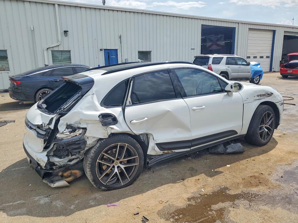 Photo 3 from auction – 2022 PORSCHE MACAN with VIN WP1AA2A53NLB05580