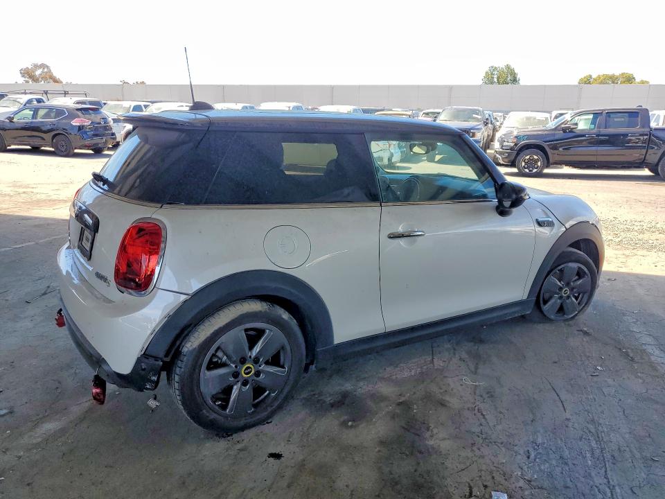 Zdjęcie 3 z aukcji – 2024 MINI COOPER z VIN WMW13DJ08R2V91730