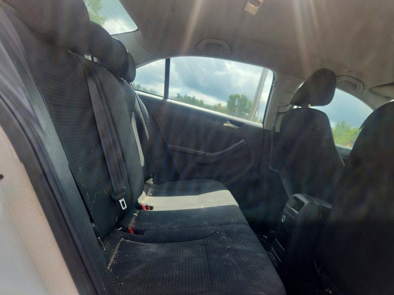 Photo 10 from auction – 2015 VOLKSWAGEN JETTA with VIN 3VW2K7AJ2FM319082