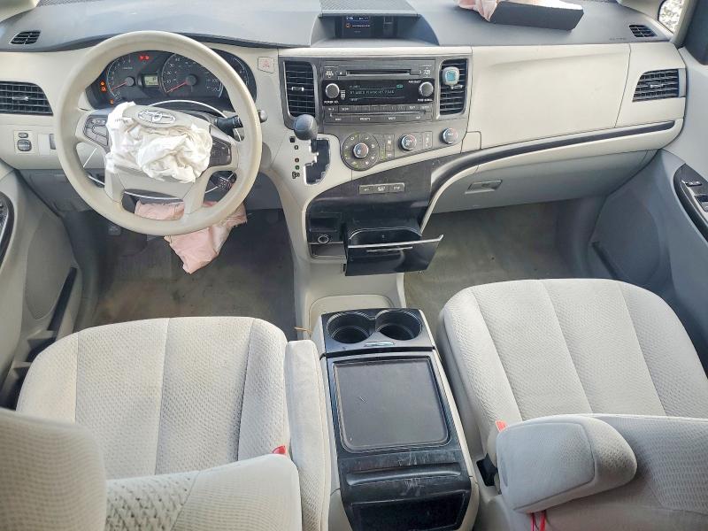 Photo 8 from auction – 2012 TOYOTA SIENNA with VIN 5TDKK3DCXCS189802
